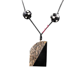 Collar con colgante de madera y resina Joyería hecha a mano con estilo con cuentas de madera para bohemios y looks cotidianos - Product Image 3