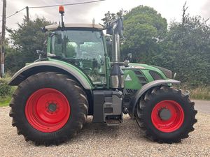 Tracteur agricole d'occasion Fendt 716 4RM 150 CV avec transmission par engrenages, pompe automatique et composants essentiels du moteur - Product Image 4