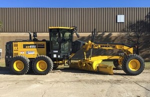 มอเตอร์เครื่องยนต์ดีเซล GD655ของ Komatsu มือสองมีความสามารถในการทำงานที่แข็งแกร่ง - Product Image 3