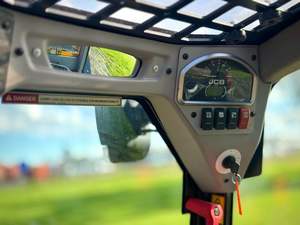 Maquinaria agrícola JCB 155 usada a la venta, rendimiento robusto - Product Image 2