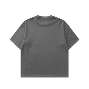 Camiseta de gama alta fabricada enteramente en Italia con algodón pesado 220 Gsm diseñada para Urban Boxy Look Tailored Modern Men Grey - Product Image 2