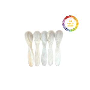 Cuillères en nacre personnalisées avec motifs uniques inspirés de l'océan-parfaites pour servir du caviar, des sauces et des plats délicats - Product Image 1