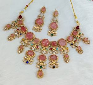 สร้อยคอคุณภาพระดับพรีเมียมลายทองเหลืองพร้อมต่างหูที่สวยงามชุดสร้อยคอที่สร้างแรงบันดาลใจจาก sabyasachi เหมาะสำหรับงานแต่งงานงานปาร์ตี้ - Product Image 5