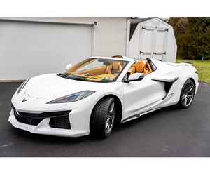 Chevrolet Corvette Z06 Cabriolet Blanc 2024 Certifié d'Occasion en Excellent État Boîte Automatique Turbo Gauche Transmission Intégrale Cuir Clair ACC - Product Image 1