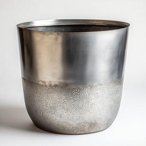 Cuenco para maceta Cool Gleam en acabado plateado completo con profundidad elegante para un estilo de jardín contemporáneo o esquinas de terraza modernas - Product Image 6