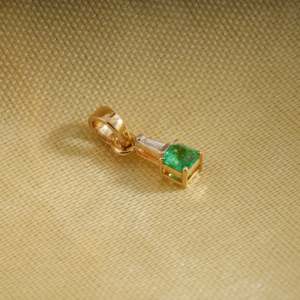 Colgante de Oro con Esmeralda y Diamantes - Product Image 3