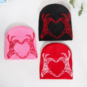 Gorro de invierno con diseño de mano Love Skull, gorro cálido para mujer, gorro de punto Jacquard con estampado de cuerpo completo - Product Image 3