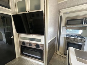 RV USADO V-A-N-L-E-I-G-H RV A-M-B-I-T-I-O-N 399TH MODELO 2023 Listo para la Venta - Product Image 2