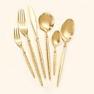 Service de couverts en acier inoxydable pur avec un vernis à l'or et des courbes subtiles pour une expérience culinaire élégante - Product Image 1