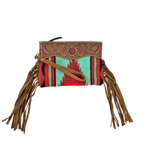 Bolso de piel auténtica de vaca Navajo con estilo y pelo, cabestrillo con flecos, fabricante indio, diseño personalizado disponible, venta al por mayor - Product Image 2