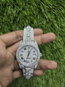 Reloj de Lujo Hecho a Mano con Incrustaciones de Moissanita Estilo Hip Hop, Corte Brillante VVS, Pantalla Analógica con Cierre de Pulsera, Edición Limitada - Product Image 1