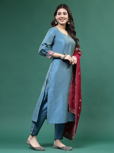 Ensemble Kurta et pantalon pour femme, bleu, col en V, broderie, coupe trapèze, avec dupatta, en polyester, pour l'été, lavable en machine - Product Image 4