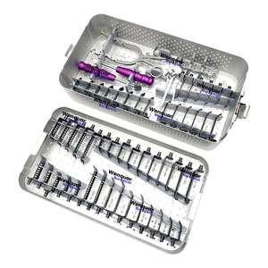 Sistema de Retractor Cervical para Cirugía Espinal, Instrumentos Médicos Quirúrgicos, Caja de Aluminio Wenquar - Product Image 1