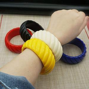 Pulseras y Brazaletes de Resina de Moda en Promoción, Diseño Personalizado Hecho a Mano, Regalo para Bodas y Fiestas - Product Image 4