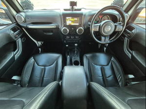 รถยนต์มือสองคุณภาพดีราคาประหยัด ปี 2016 จี๊ป แรงเลอร์ อันลิมิเต็ด ซาฮาร่า 3.6 V6 เกียร์ออโต้ พวงมาลัยขวา - Product Image 2