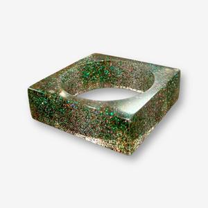 Bracelet large en résine multicolore pour femme Bracelet large tendance sur le poignet Accessoires 2024 Bijoux de mode Cadeau féminin - Product Image 4