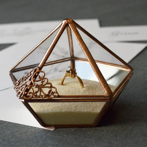 Caja de anillo de cristal con diseño de diamante, organizador de joyas hecho con vidrio y metal, Marco pulido dorado para cumpleaños, compromiso de boda - Product Image 1