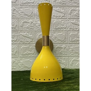 Offre Spéciale Applique murale en métal rustique Design vintage Fixation murale Matériau durable Idéal pour le salon Disponible à la vente - Product Image 3