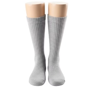 Chaussettes de sport en tricot mi-hautes en coton respirantes à séchage rapide écologiques anti-odeurs durables confortables pour hommes et femmes pour la salle de sport et la course à pied - Product Image 1