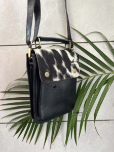 Nuevo diseño Sling Bag Bolso de cuero genuino Gypsy Boho Hair On Hide Fur Vintage Bolso de estilo occidental hecho a mano Bolsos de usos múltiples - Product Image 3