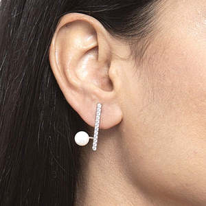 Pendientes CLARA de Plata de Ley 925 con Perla Ichika, Baño de Rodio y Circonita Suiza, Diseño con Cierre de Rosca, Regalo para Mujeres y Niñas - Product Image 5