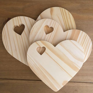 Tabla de Cortar de Madera Maciza en Forma de Corazón, Hecha a Mano por Artesanos, de Primera Calidad, Apta para Lavavajillas - Product Image 2