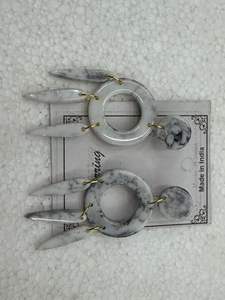 Pendientes de Aro de Resina con Forma de Flor Hechos a Mano, Modernos y Ecológicos para Mujer, de Alta Gama, Lujosos y a la Moda - Product Image 3