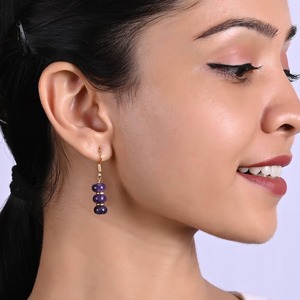 Boucles d'oreilles pendantes en améthyste faites à la main en plaqué or avec perles d'espacement Bijoux élégants en pierres précieuses violettes pour femmes - Product Image 2