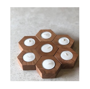 Hermoso Portavelas de Madera Natural Elaborado para Crear una Atmósfera Cálida y Tranquila con una Iluminación Suave de Luz de Vela - Product Image 3