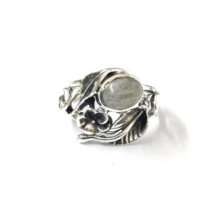 <b>Labradorite</b> <b>Ring</b> (5.2 Grams) Intricately Designed Flower Pattern Elegant and Durable Jewelry - Product Image 1