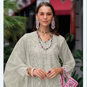 เสื้อผ้าอินเดียปักลายผ้าโปร่งบางสไตล์ฤดูหนาวมีสไตล์ผสมผสานกับพื้นด้านล่างด้านมืดและดีไซน์ภายในของชาลวาร์คาเมซ - Product Image 1