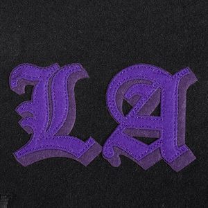 Chaqueta Varsity de la NBA para Mujer, Estilo Old English. - Product Image 5