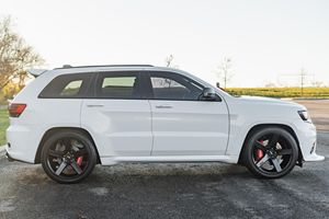 USADO LHD/RHD 2015 JEEP GRAND CHEROKEE SRT - Product Image 3