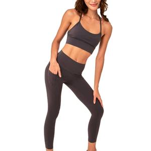 Conjunto de Yoga de 2 Piezas para Mujer Más Vendido, Hecho en Pakistán, Cintura Alta, Reversible, Transpirable, Cómodo, Material Suave, Talla Grande, Frente Sólido - Product Image 1