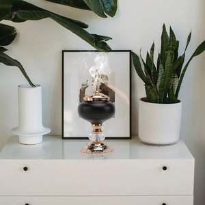 Quemador de Incienso Negro de Diseño Premium con Tapa Dorada y Detalles de Cristal para Decoración de Habitaciones de Huéspedes, Uso en Hoteles y Regalos, de la India - Product Image 3
