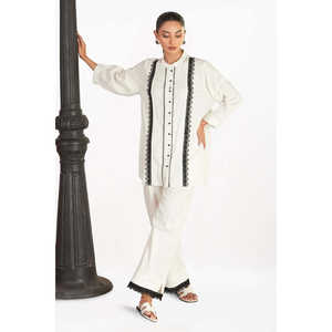 Conjunto de Dos Piezas para Mujer, Color Blanco Hueso, Tela Crepé con Efecto Arrugado, Estilo Casual, Pantalón Tres Cuartos, para Primavera/Verano, Tallas XS-3XL Disponibles - Product Image 5