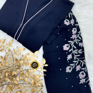 Abayas élégantes et modestes brodées à la main pour femmes - Product Image 1