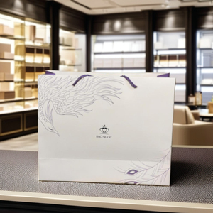 Sacs en papier cadeaux de luxe personnalisés avec sacs de cadeaux de vacances sacs à main pochettes emballage de haute qualité pour les cadeaux de vêtements - Product Image 1