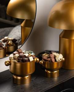 À bas prix Nouveau plateau de service en métal de luxe argenté Plateaux à chocolat modernes Bols du fabricant et exportateur de l'Inde - Product Image 5