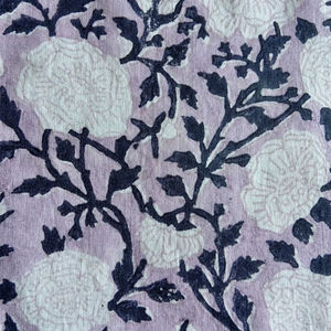 Tela de Algodón Estampada a Mano con Diseño Floral de Lavanda, Diseño Botánico Europeo Minimalista - Product Image 2