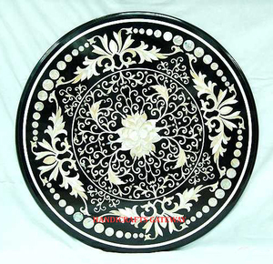 Hermosa incrustaciones de mármol negro, trabajo de nácar, forma redonda, decoración de comedor, mesas hechas a mano, uso para juegos - Product Image 1