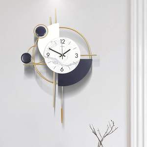 Horloge murale géométrique moderne futuriste en métal pour cadeaux d'anniversaire de mariage, décoration murale artistique de luxe pour la maison et le bureau - Product Image 6