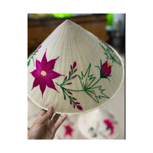 Meilleur prix Chapeau conique en feuille de haute qualité Non La Vietnam Meilleur prix Chapeau de paille traditionnel en bambou fait à la main - Product Image 3