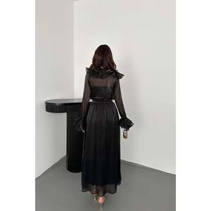 Conjunto de blusa negra con volantes y falda con cintura elástica - Negro - Product Image 5