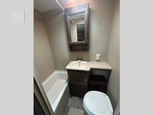 Autocaravana D-U-T-C-H-M-E-N RV C-O-L-E-M-A-N LANTERN 295QB de 2016, en buen estado, disponible para la venta. - Product Image 5