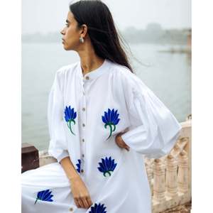Robe chemise en crochet Lotus Sacré, col mandarin, respirante, unie, taille unique XL, longueur genou, à volants, pour tenue de loisirs - Product Image 2