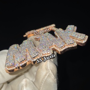 จี้ตัวอักษรเงินแท้ชุบโรเดียมประดับเพชร VVS แบบสั่งทำพิเศษ สไตล์ฮิปฮอป สำหรับทุกเพศ ใช้เทคนิค CVD และ HPHT เหมาะเป็นของขวัญวันเกิด - Product Image 3