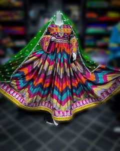 Salwar Kameez Afghane Traditionnelle Brodé à la Main pour Femme en Velours, Robe de Soirée de Mariage en Coton Taille Personnalisée, Vente de Soie - Product Image 1