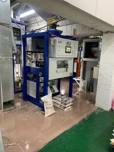 Vente chaude Granules Machine À Emballer Installation Sur Le Terrain Service Fourniture Vertical Machine À Emballer Film Petit Rouleau Machine À Emballer - Product Image 2