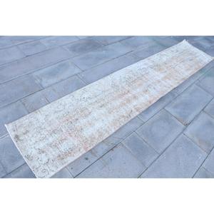 พรมวิ่งสไตล์ตุรกี ขนาด 1.9x9.6 ฟุต สีขาวน้ำตาลลายตารางวินเทจ ทำจากขนสัตว์ - Product Image 3